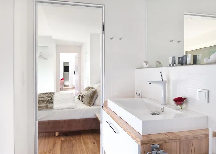 Lakeview Studio Apartment